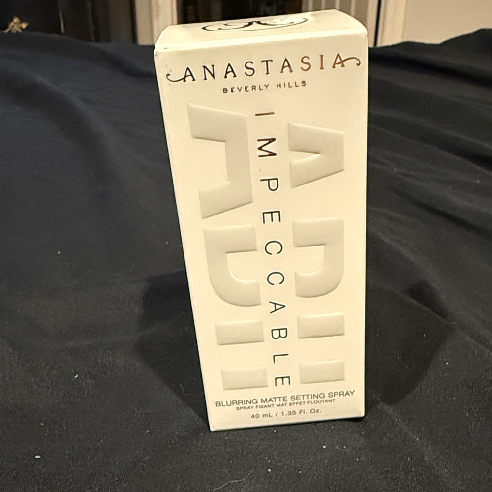 Anastasia Beverly Hills Impeccable Blurring Matte Spray